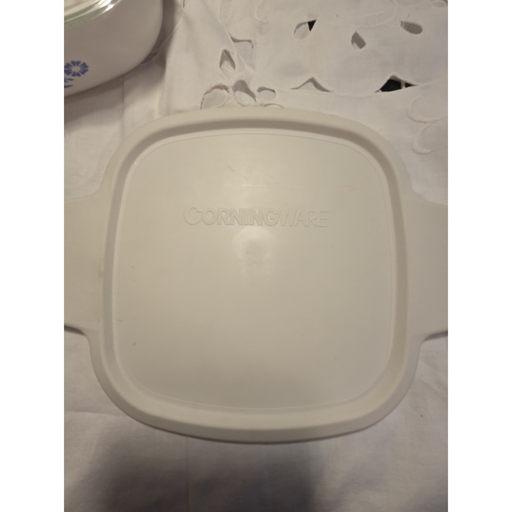 Vintage Corning Ware Blue Cornflower Casserole Dish With Glass And Plastic Lid - Picture 3 of 5